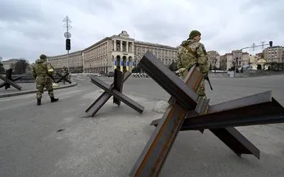 Українські військові укріплюють третє кільце оборони Києва