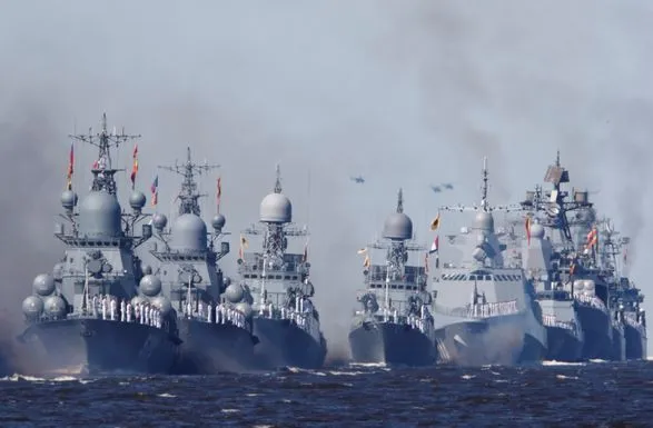 Усі російські комерційні судна мають піти за російським військовим кораблем - Зеленський