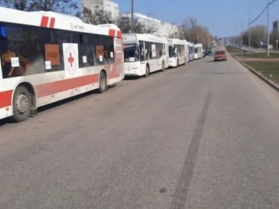 До Запоріжжя вирушило п'ять автобусів з евакуйованими маріупольцями