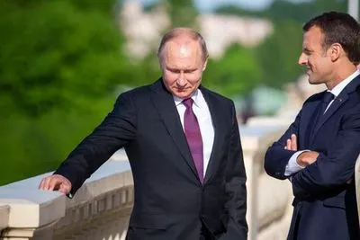 Макрон закликав Путіна припинити блокаду Маріуполя