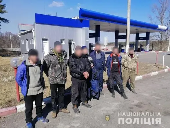 politsiya-kiyivschini-zatrimala-7-maroderiv-na-makarivskiy-azs