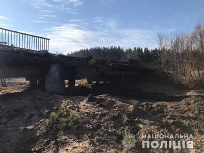 Киевщина: оккупанты ночью сбросили четыре снаряда на поселки Бучанского района