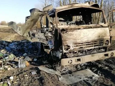 В Чернігівській області українські військові знищили ворожі "КамАЗи" із боєприпасами та провіантом