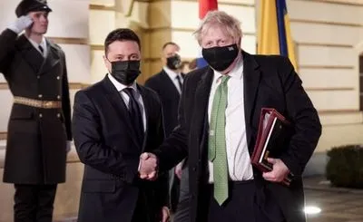 Обсудили продвижение интересов Украины на встречах НАТО и G7: Джонсон и Зеленский провели телефонные переговоры