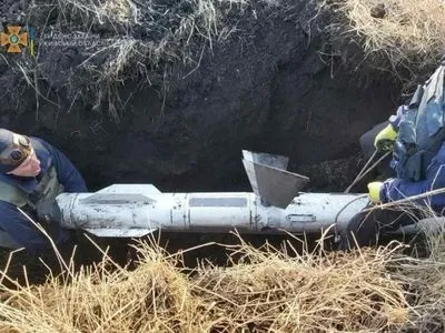 На Київщині піротехніки вивезли та знищили авіаційну ракету Р-27, яка не розірвалася