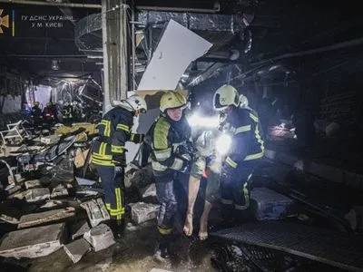 Пожар в столичном ТЦ после вражеского обстрела ликвидировали - ГСЧС