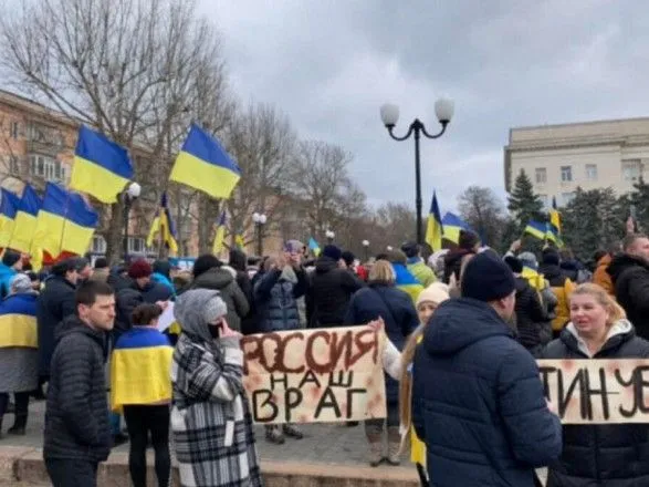 britanska-rozvidka-rosiya-siloyu-pridushuvatime-protesti-ukrayintsiv