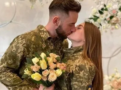 Любовь побеждает: более 15,4 тыс. пар поженились за время войны в Украине