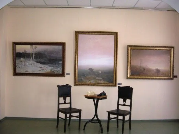 Оккупанты уничтожили здание музея в Мариуполе. Там хранились оригиналы картин Айвазовского и Яблонской