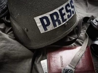 За місяць війни росія здійснила в Україні 148 злочинів проти журналістів та медіа