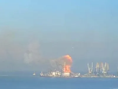 В порту Бердянска украинские защитники уничтожили российский десантный корабль "Орск"
