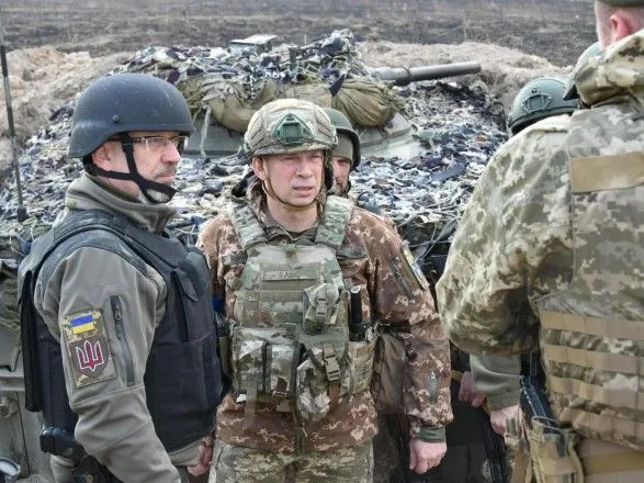 "Киев под надежной защитой": Резников посетил украинских защитников на передовой