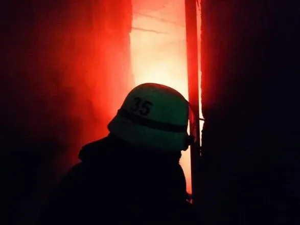 В Калиновке Киевской области из-за обстрела произошел пожар на нефтебазе