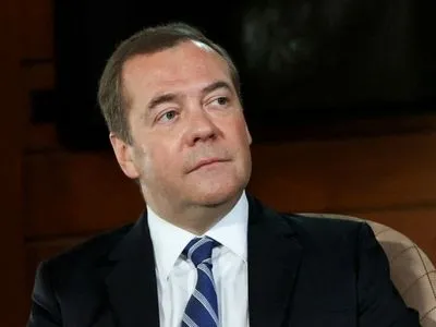 Экс-президент россии Медведев заявил, что санкции Запада не влияют на кремль