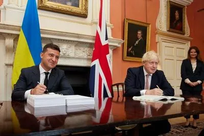Зеленський обговорив з Джонсоном оборонну співпрацю України і Британії