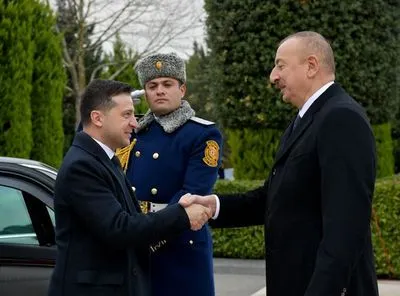 Зеленский обсудил с президентом Азербайджана немедленную потребность в "зеленых коридорах"