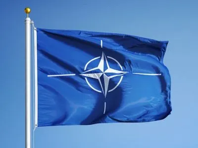 Bloomberg: в НАТО немає єдності щодо питань переговорів України та росії