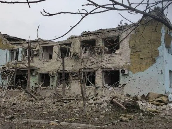 В Дергачах российские оккупанты обстреляли горсовет: есть погибший и раненые