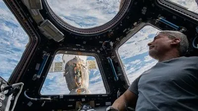 Астронавты с МКС завершили рекордно длительный космический полет