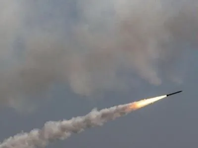 Ракетный удар по Днепропетровщине: ракета попала в железную дорогу, взорвались вагоны