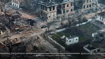 Полк "Азов" показал новое фото из блокадного Мариуполя