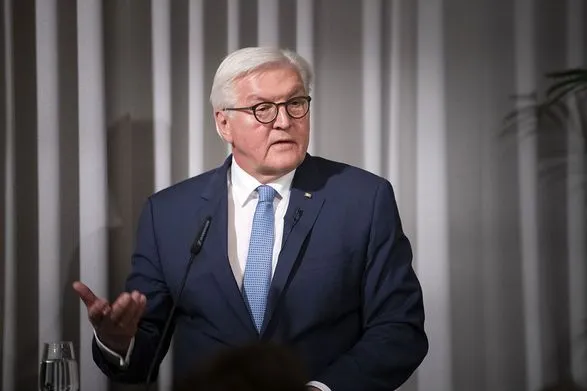 Посол України в Німеччині звинуватив президента країни в надмірній близькості до рф