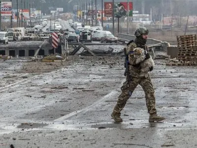 В Украине российские оккупанты обстрелами разрушили 23 тыс. км дорог