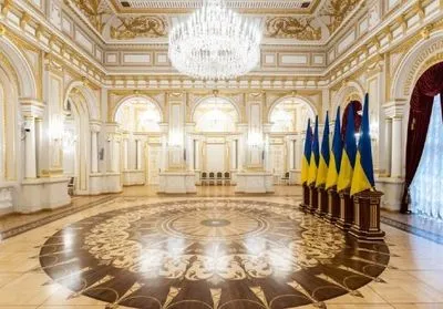 Белый зал Мариинского дворца теперь будет называться Белым залом Героев Украины