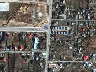 На супутникових знімках видно тіла, які лежали на вулиці, коли Буча була під контролем росії