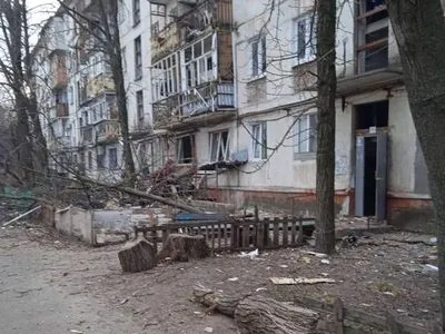 В Рубежном ранено сотрудника ГСЧС и повреждено еще три дома