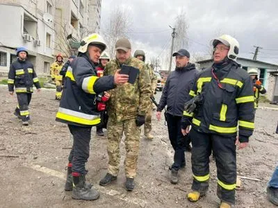 К восстановительным работам в Бородянке привлечены 208 спасателей и 41 единица техники - Монастырский