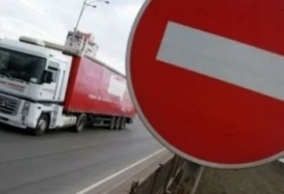 Євросоюз закрив кордони для вантажівок з білорусі та росії