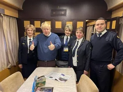 "Залізні люди": Джонсон подякував українським залізничникам