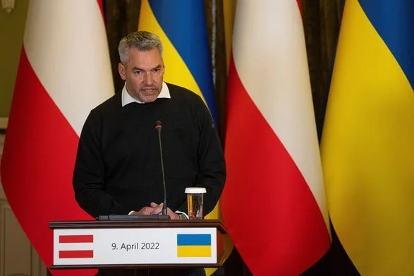 Канцлер Австрії провів "відкриті та жорсткі" переговори з путіним у Москві