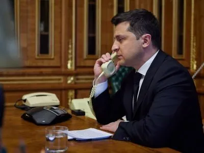 Зеленский провел телефонные переговоры с Макроном: обсудили расследование российских преступлений