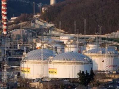 Нефтетрейдеры сократят закупки российской нефти с 15 мая - Reuters
