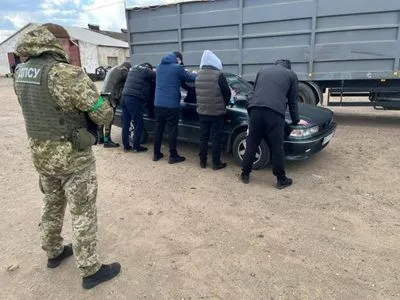 Пограничники Одесской области задержали восемь военнообязанных мужчин, которые пытались сбежать за границу