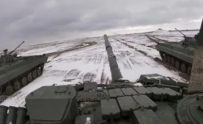 Украинские военные показали, как с помощью дронов уничтожали вражеские танки