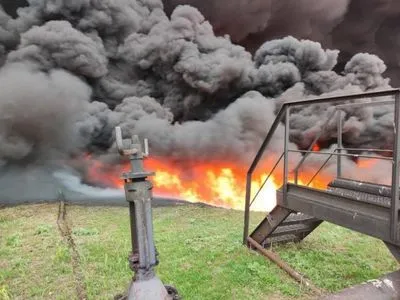Окупанти обстріляли Лисичанський нафтопереробний завод - Гайдай
