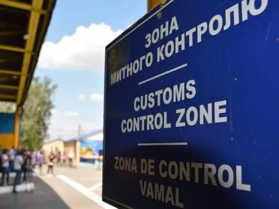 На границе с Польши очереди из-за желающих бесплатно растаможить машины из ЕС