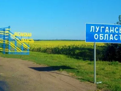 Жителей Луганской области настойчиво просят немедленно покинуть потенциально опасную зону в эвакуационных автобусах
