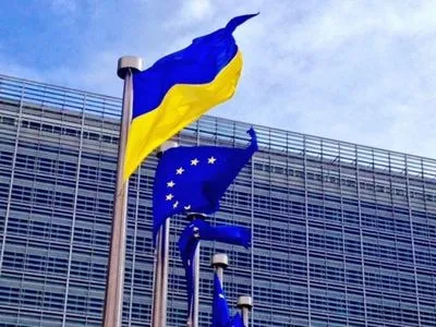 Зеленский сообщил президенту Еврокомиссии о передаче опросника относительно членства в ЕС