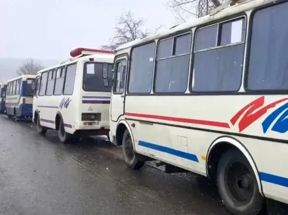 po-evakuatsiynomu-koridoru-z-mariupolya-vse-zh-viyikhali-lyudi-ova