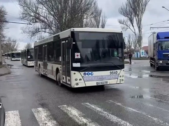 Чотири автобуси евакуйованих з Маріуполя вже на підконтрольній Україні території - Бойченко