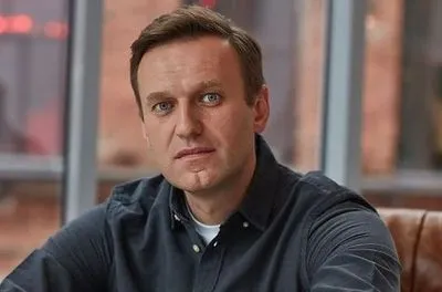 Навальний закликає голосувати за Еммануеля Макрона