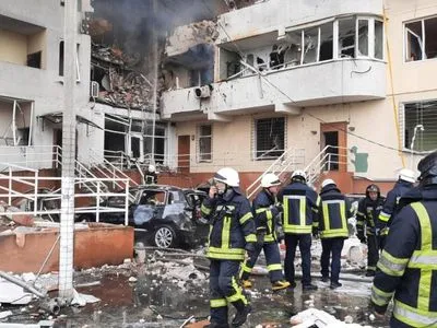 Ракетный обстрел Одессы: из-под завалов удалось спасти двух человек