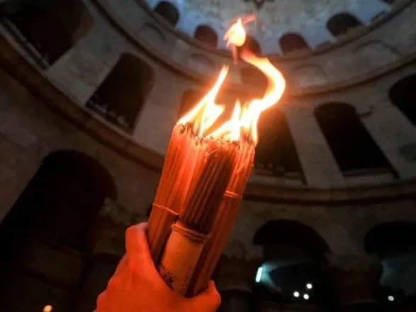 Благодатний вогонь зійшов у Єрусалимі у храмі Гробу Господнього