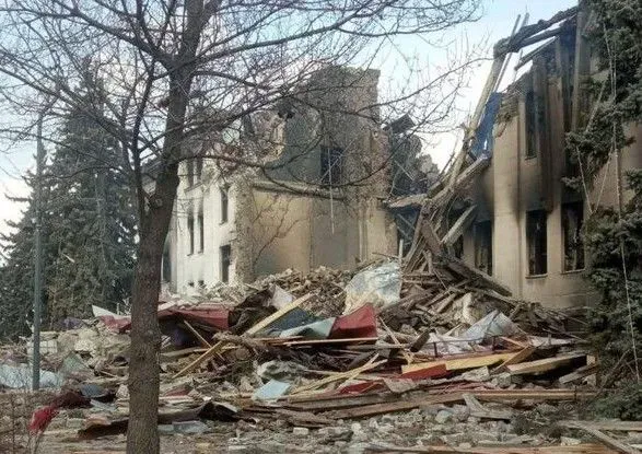 Окупанти "зачищають" завали драмтеатру у Маріуполі, тіла у мішках вивозять за місто - радник мера