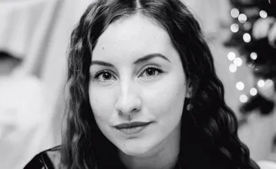 Внаслідок ворожого обстрілу Одеси загинула журналістка та її тримісячна донька
