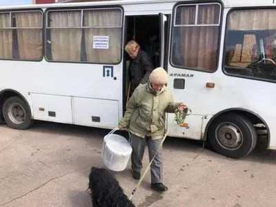 Сьогодні з Луганщини евакуювали лише 73 мешканців. У бомбосховщах же досі залишаються понад 60 тисяч - голова ОВА